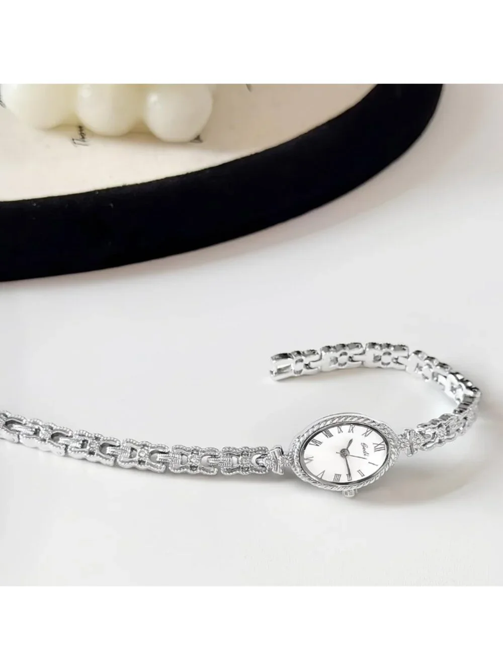 Vintage Gold Oval Quartz Watch for Women - Slim Alloy Bracelet, Elegant